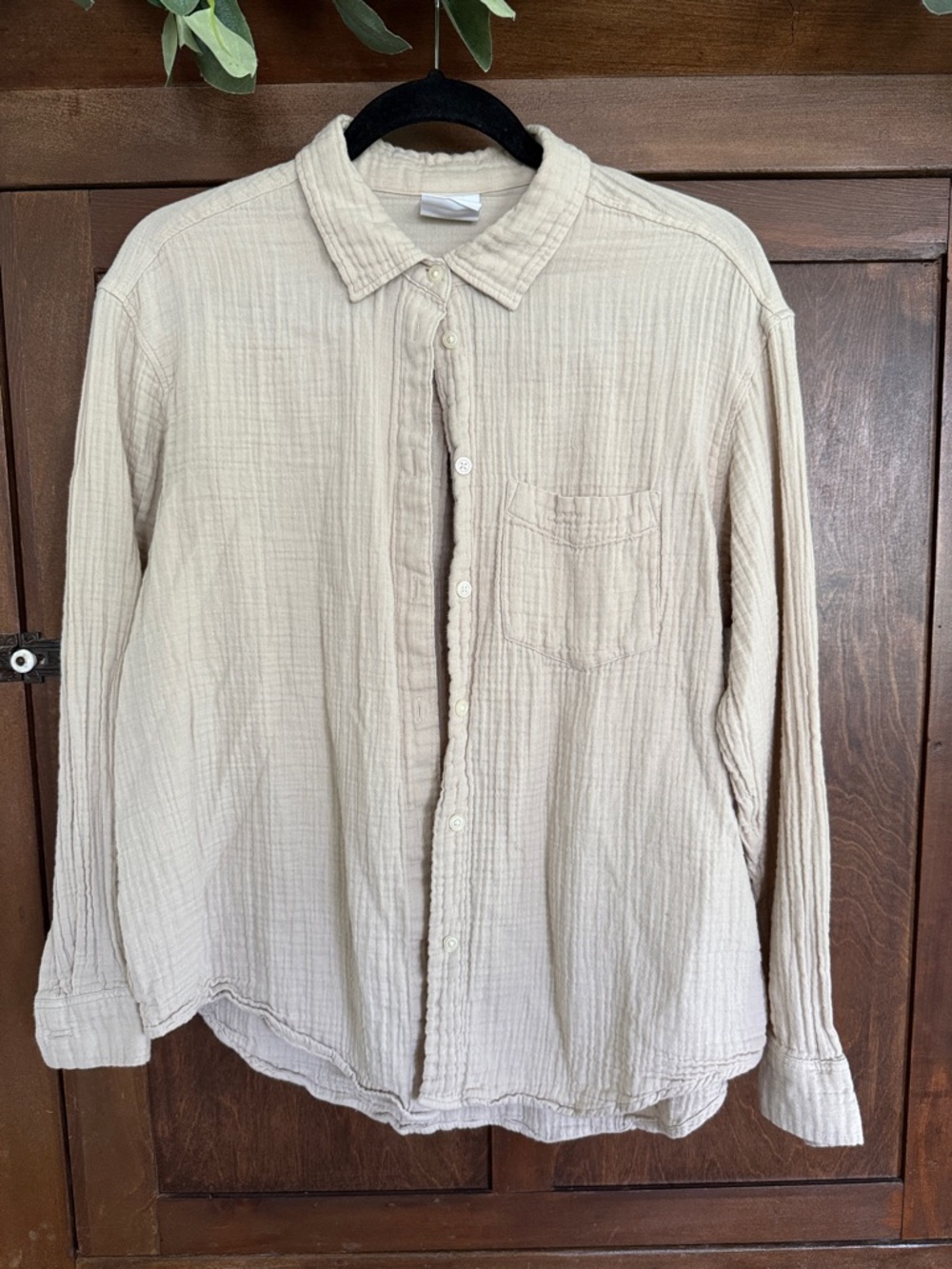GAP Casual Lightweight Button-Up Shirt in Cream